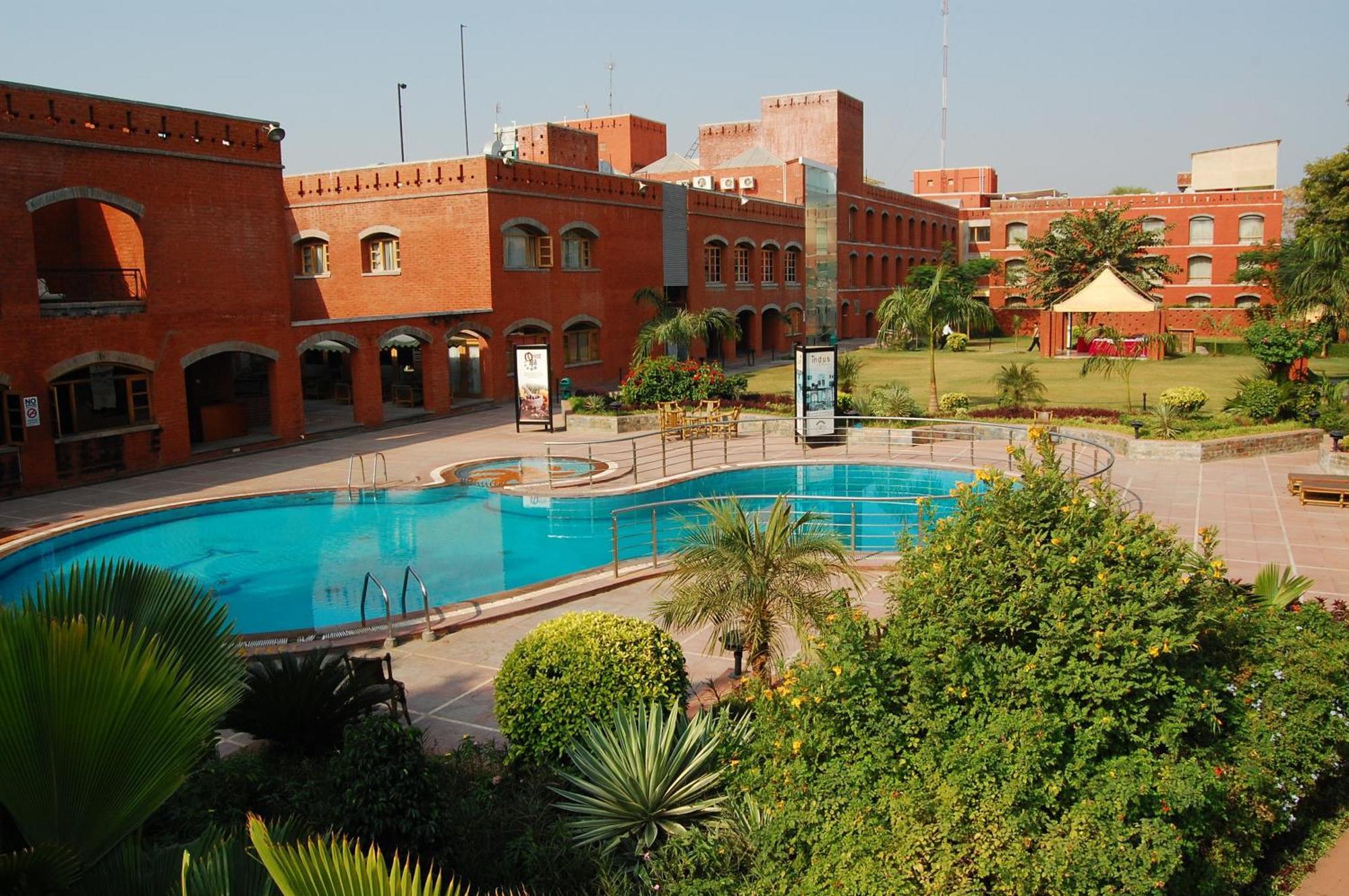 Hotel Cambay Sapphire, Gandhinagar Exterior foto