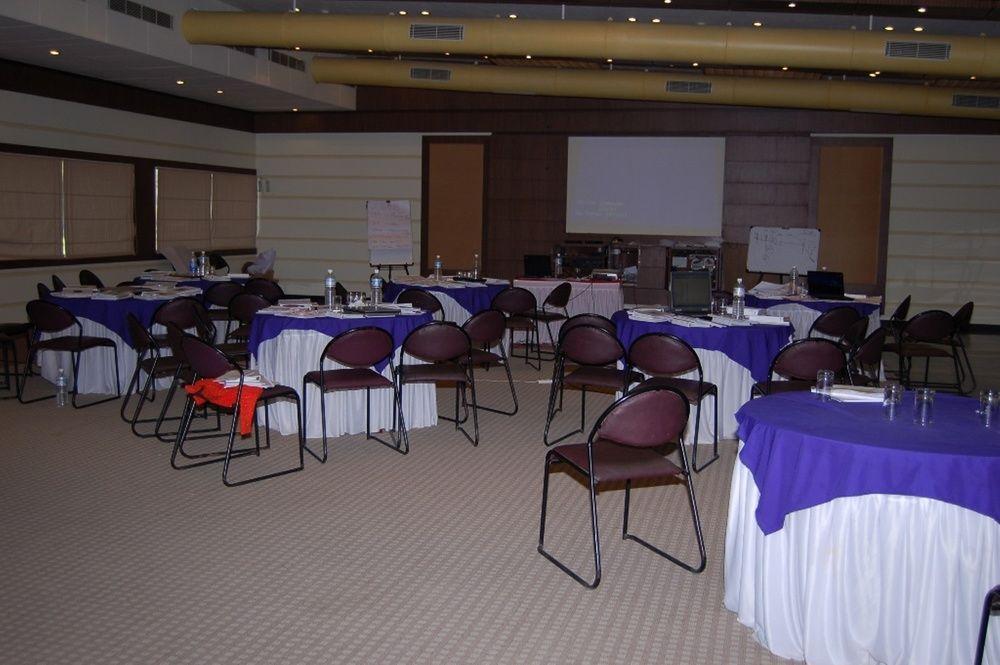 Hotel Cambay Sapphire, Gandhinagar Restaurante foto